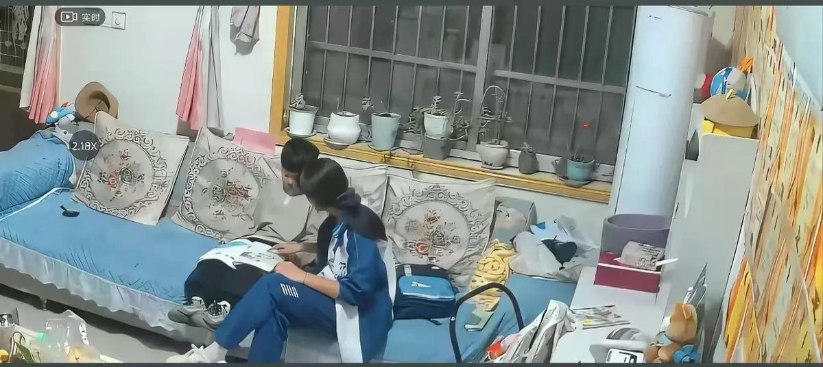 《来自姐姐的爱》无删减完整版在线播放-姐姐管教弟弟真实瞬间看全集-暖心姐弟互动日常高清正片免费下载-来自姐姐的爱